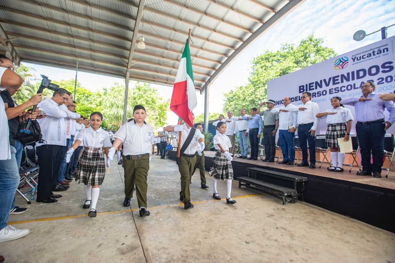 Inicia curso escolar 2024-2025 y estrenan Himno Yucateco