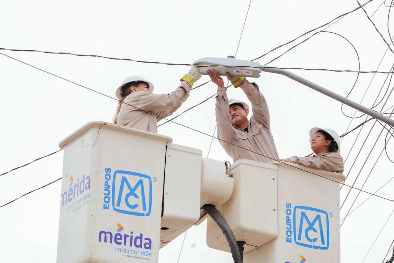 Inicia cambio de luminarias a tipo LED en Mérida